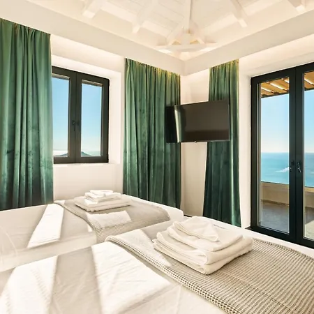 Mani Theasis * Sztúpa