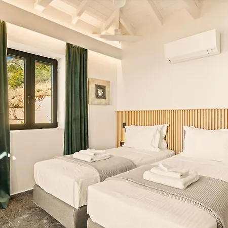 Villa Mani Theasis *