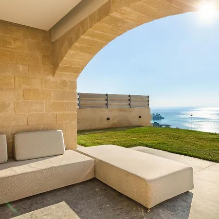 Villa Mani Theasis *