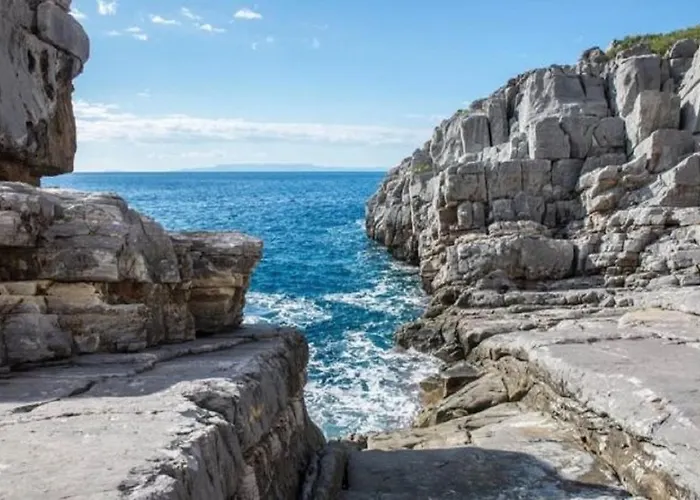 Mani Theasis Willa Stoúpa