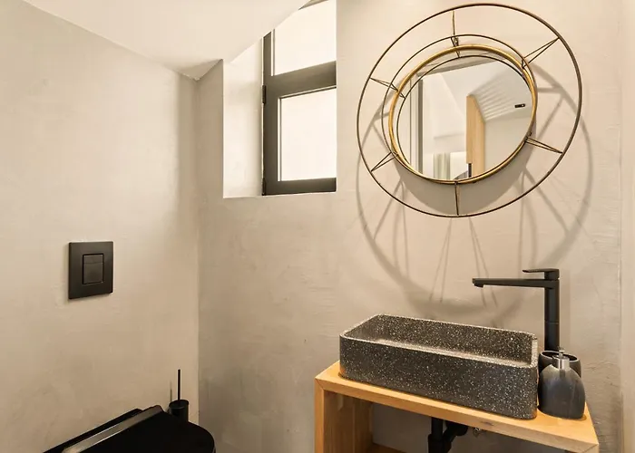 Willa Mani Theasis *