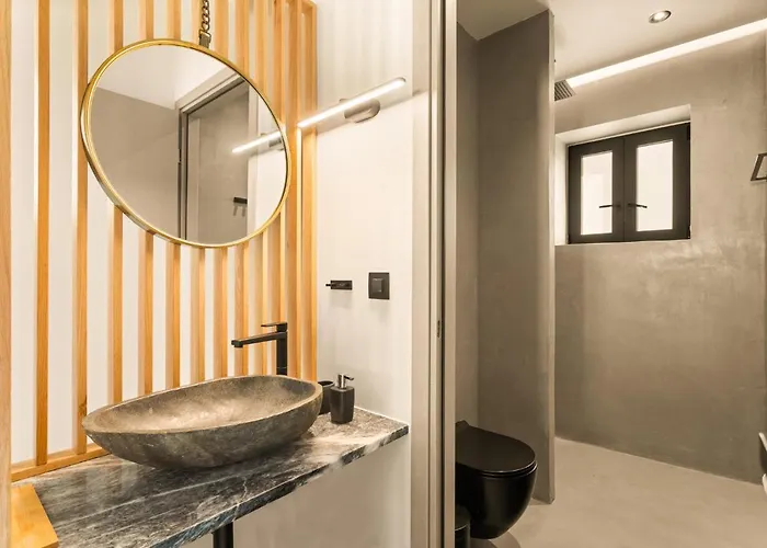 Willa Mani Theasis *