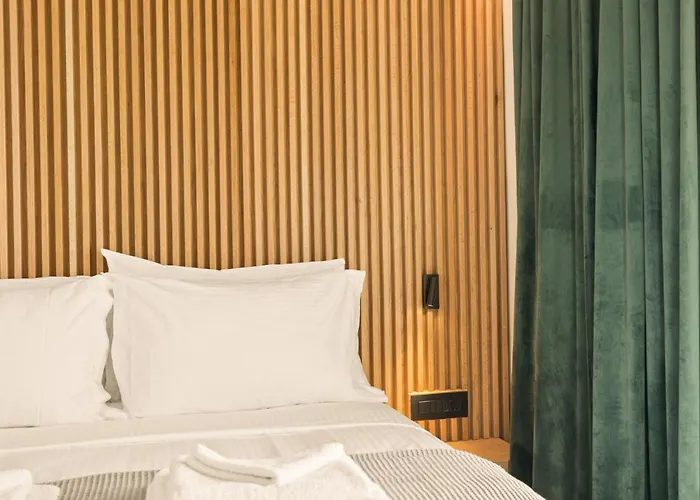 Mani Theasis Willa *