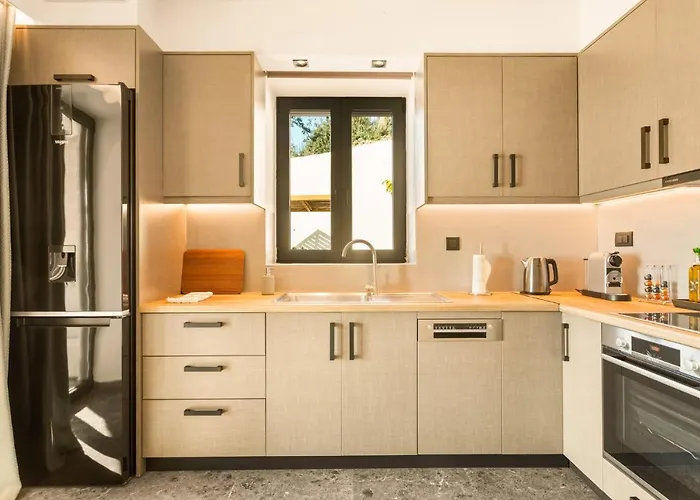 Willa Mani Theasis Stoúpa