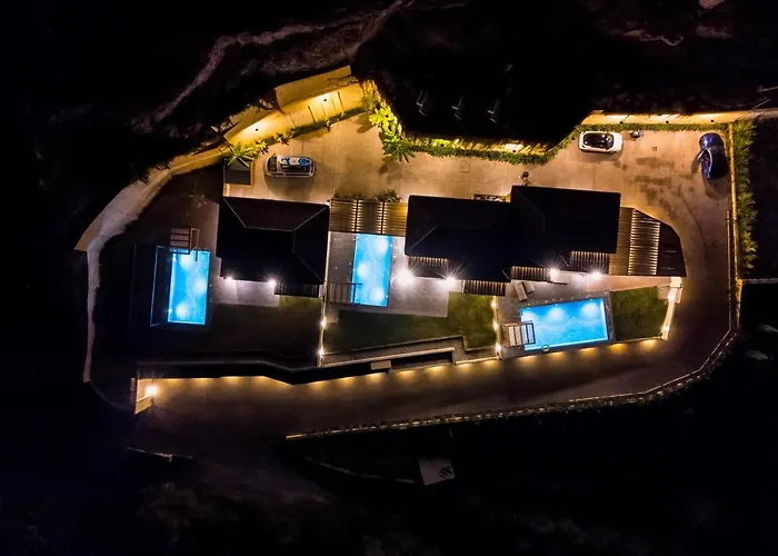 Mani Theasis Willa *